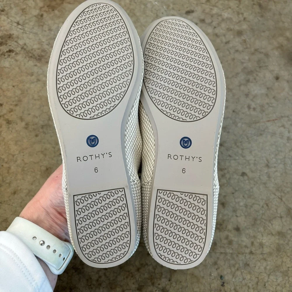 Rothy’s Cream Rounded‎ Toe Flats Size 6